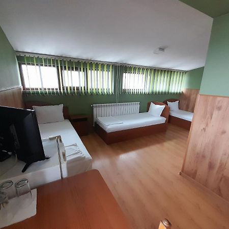 Fenerite Family Hotel 타르고비쉬테 외부 사진